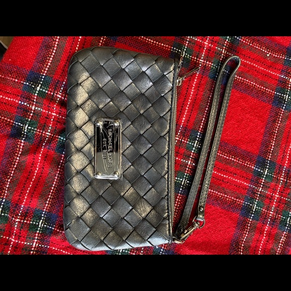 Michael Kors X body~Black Lthr, Studs, Clean. Includes Wristlet~Back to school - Picture 10 of 12